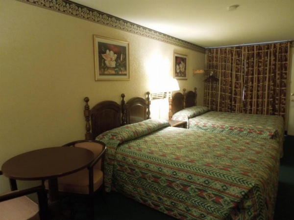 Value Inn East Stroudsburg image 11